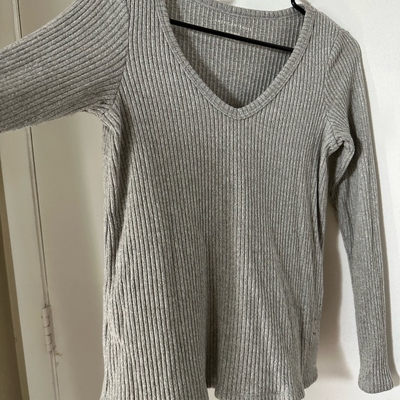 American Eagle, extra small, super soft gray v neck - Picture 4 of 5